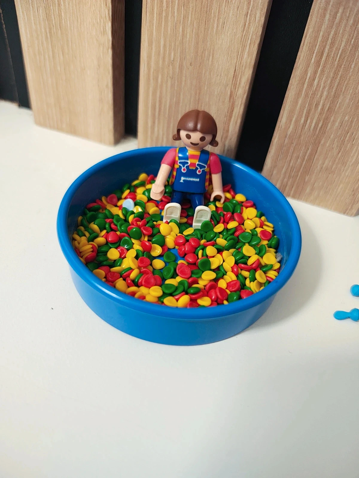 Lot playmobil enfant + piscine a balle